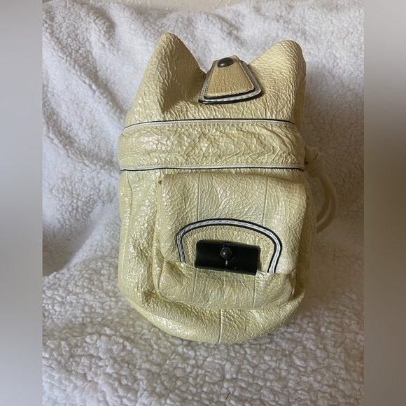 COACH SHOULDER BAG IN LUSCIOUS CRÈME BRÛLÉE SOFT LEATHER $250 MSRP - Picture 4 of 11